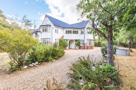 Distinctive 1930s Detached Character Home in South Wootton