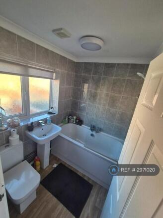 3 bed Semi-Detached to rent Image 12