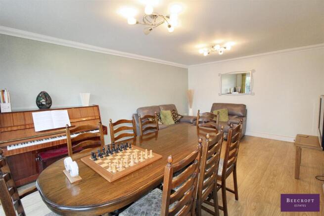 6 bed Detached for sale Image 10