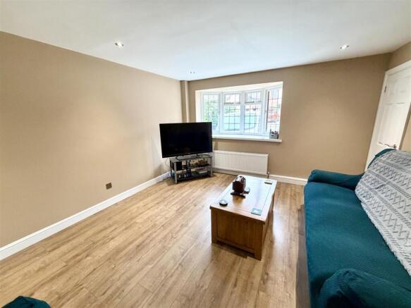 Haddon Close, Grange Park, Swindon photo 4