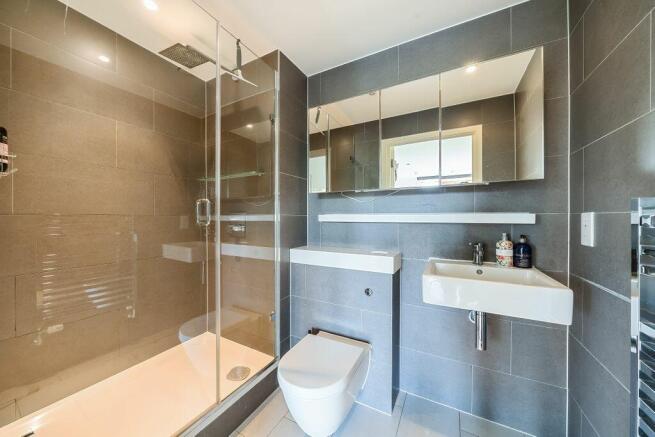 Ensuite to Bed 1
