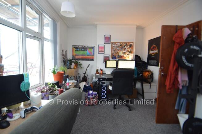 4 bed Terraced to rent Image 4