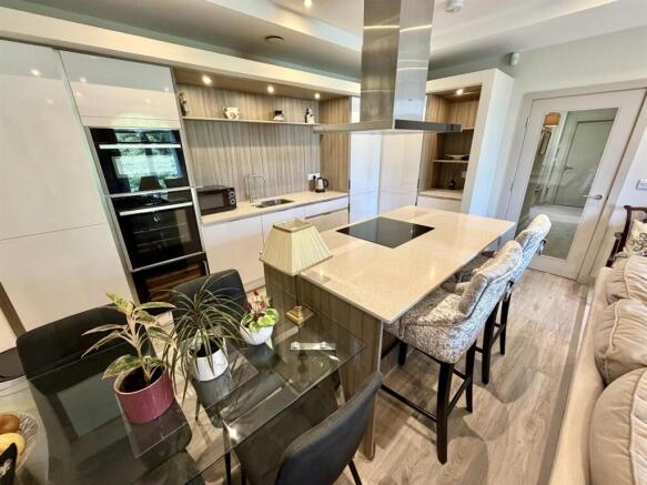 2 bed Apartment for sale Image 7