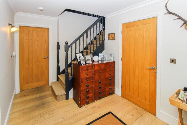 5 bed Detached for sale Image 6