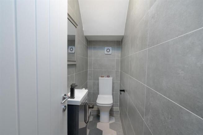 5 bed Detached for sale Image 6