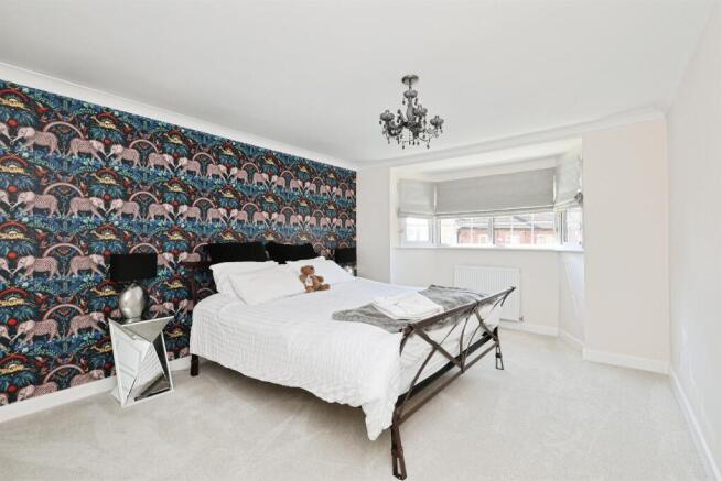 4 bed Detached for sale Image 9