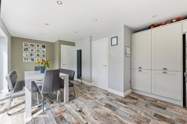 4 bed Detached for sale Image 9