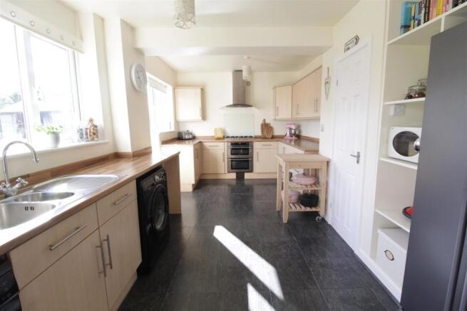 KITCHEN/DINER