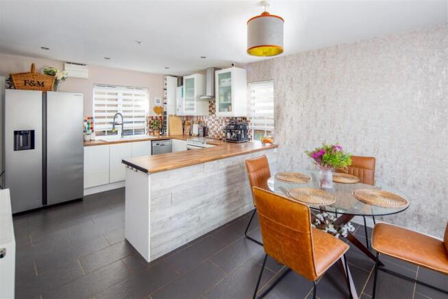 08-kitchen diner.jpg