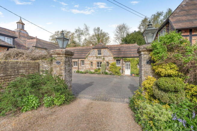 4-bed detached on Manor Lane, Fawkham, Longfield, Kent, DA3 8ND, £850,000