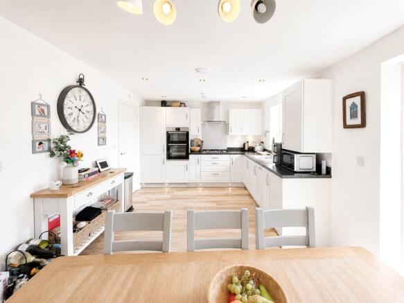 4 bed Detached for sale Image 4