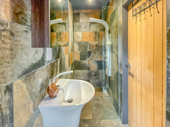 4 bed Detached for sale Image 10