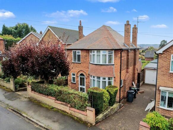3-bed detached on Mowbray Rise, Arnold, £290,000
