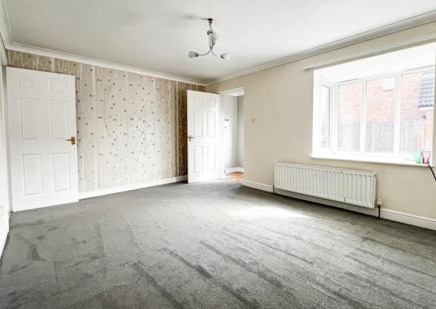 3 bed Semi-Detached to rent Image 5