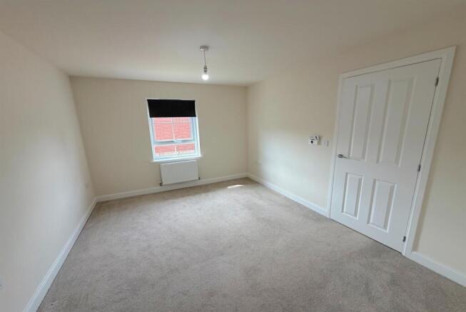 4 bed Detached to rent Image 10