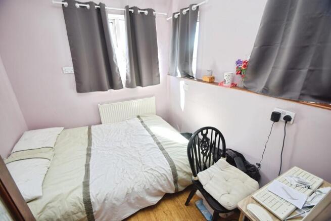 4 bed Semi-Detached for sale Image 8