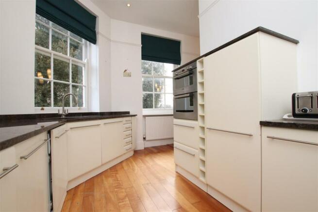 Kitchen...JPG