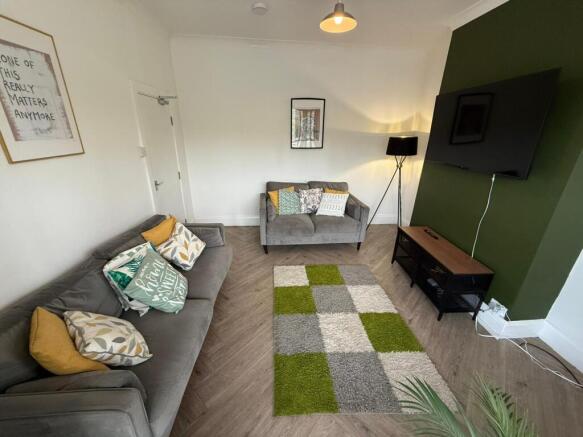 1 bed House Share to rent Image 8
