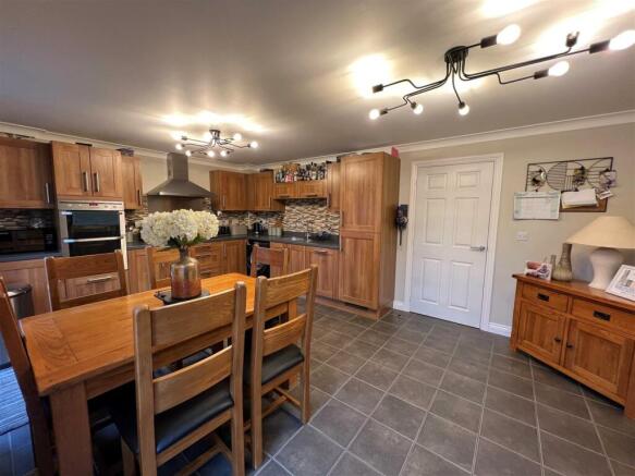 kitchen/dining room