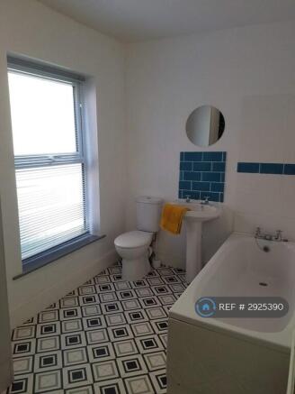 4 bed Terraced to rent Image 7