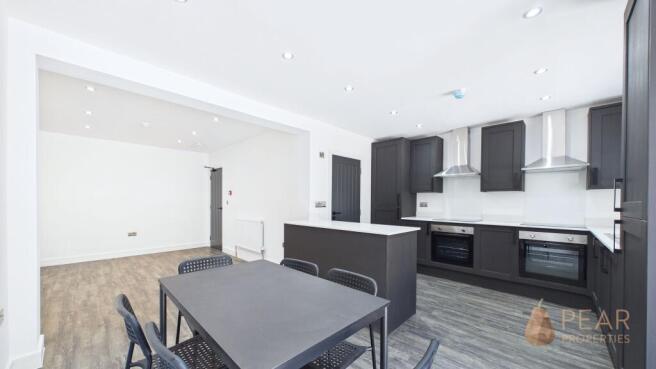 Kitchen / Dining Area