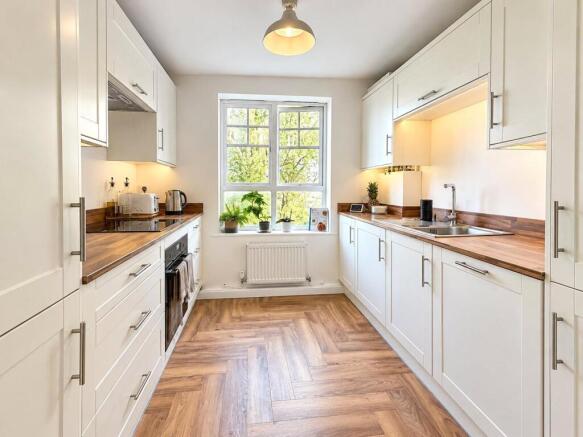 Greenhaven Drive, London, SE28 photo 5