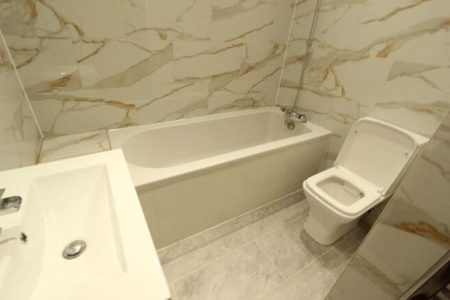 3 bed House to rent Image 8