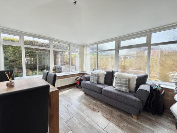 5 bed Detached for sale Image 12