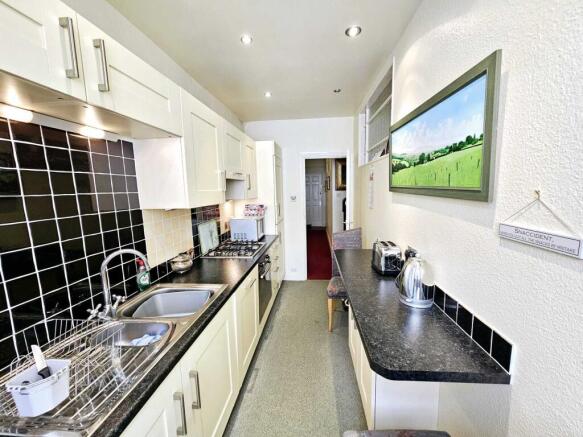 2 bed Flat for sale Image 7
