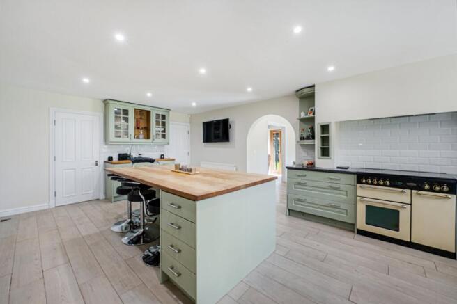 7 bed Detached for sale Image 5