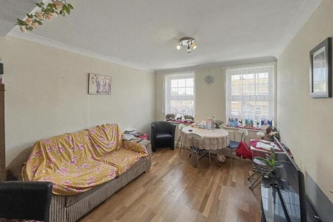 2b Neville Walk, Carshalton, SM5 1JG