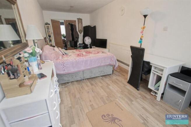 5 bed Semi-Detached for sale Image 9