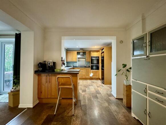 4 bed Detached for sale Image 9