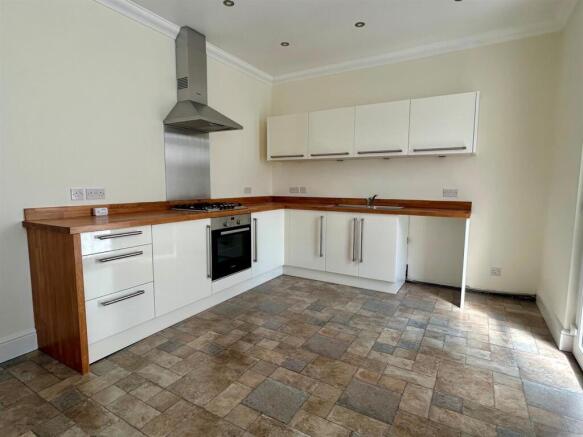 kitchen 1.jpg