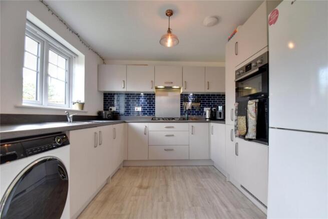 4 bed Detached for sale Image 11