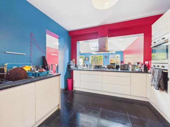 5 bed Terraced for sale Image 8