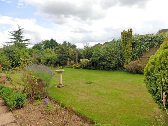 SIDE & REAR GARDENS