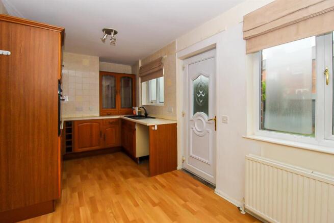 2 bed House for sale Image 5