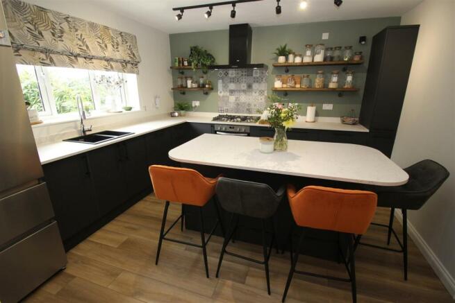 Kitchen / Breakfast Room
