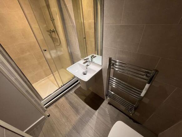 2 bed Flat to rent Image 10