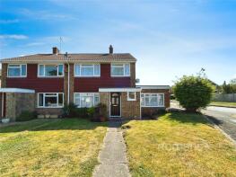70, Aylesham Way, Yateley GU46 6NU