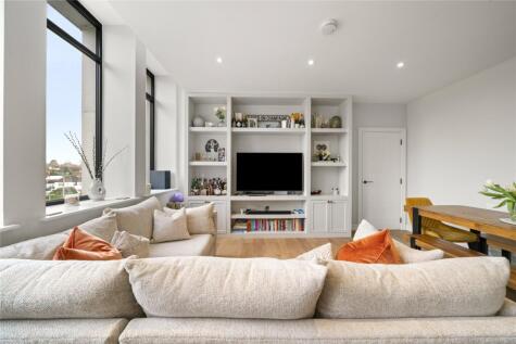 Littleworth Road, Esher, Surrey, KT10