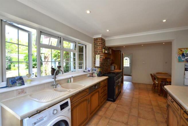 Kitchen 2.JPG