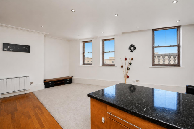 3 bed Apartment for sale Image 6