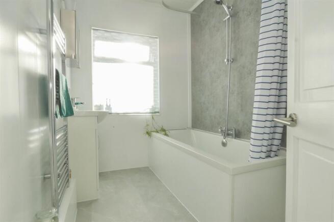 BATHROOM/WC