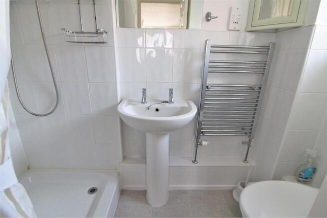 EN-SUITE SHOWER ROOM