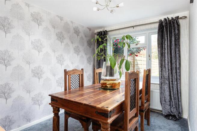5 bed Semi-Detached for sale Image 4