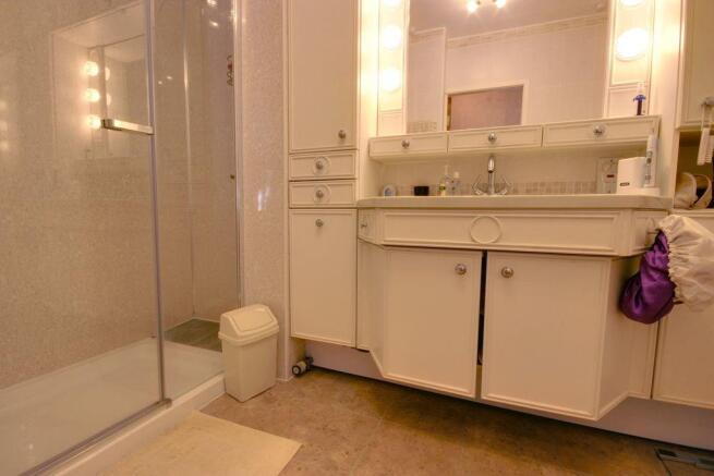 Master  Bedroom En Suite