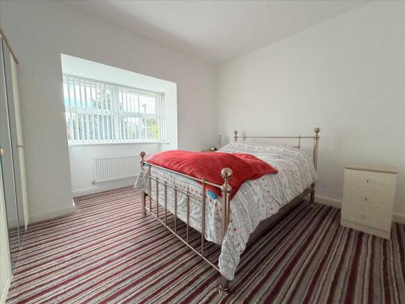 4 bed House for sale Image 8