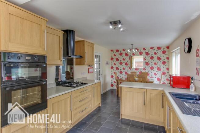 KITCHEN / DINING: